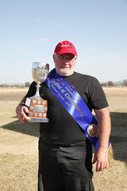 Craig Kelly w CH CH Cup.jpg
