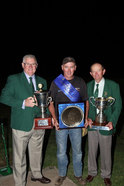 Overall Trap High Gun winner Darryn Nicholls with ACTA executives 2014 400 x 600.jpg