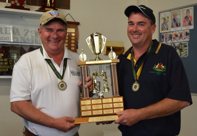 Paul Johnston and Leigh Roberts 2 man team winners 2011.JPG