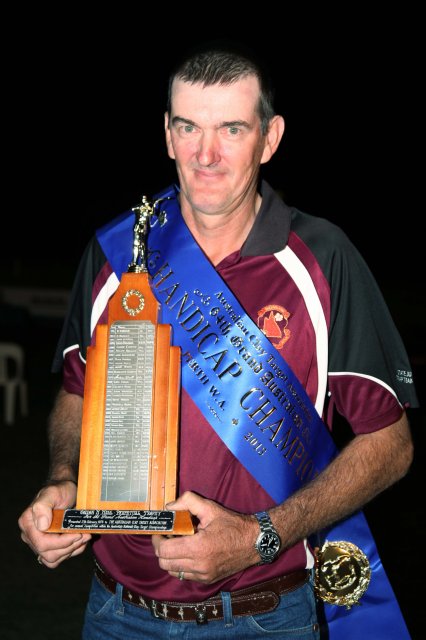 W_Hcap win  perp trophy.jpg