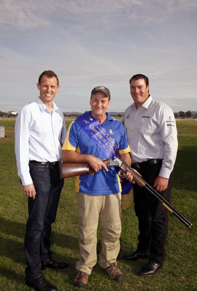Wayde Hawkins with sponsors of Ch of Ch 2014 406 x 600.jpg